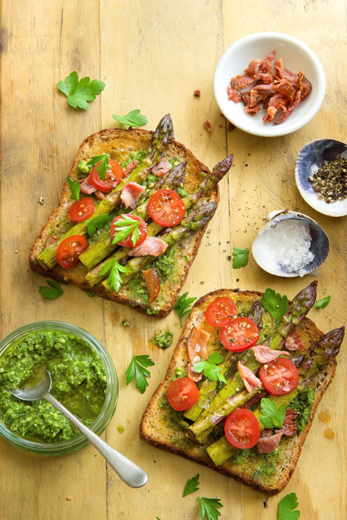 Asparagus toastie with pesto