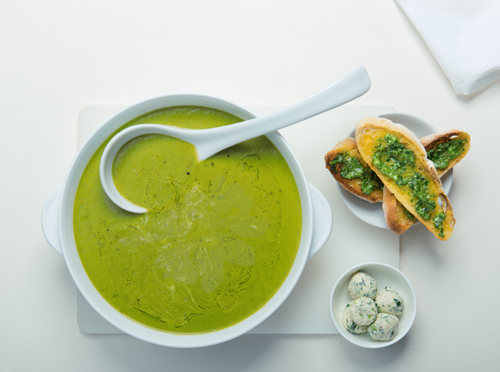 Homemade broccoli soup with Genoese pesto toast